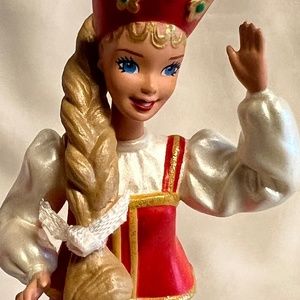 Dolls of the World Ornament Series. Russian Barbie Collectible Series 1999